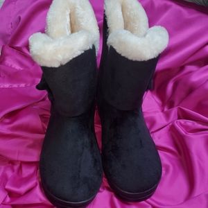 🆕️ Fuzzy warm teddy boots size 10